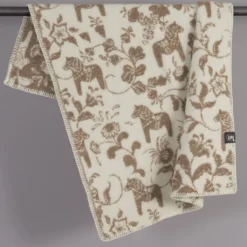 Arvidssons textil Babyfiltar|Ullplädar|Barnfilt Leksand beige 65x95cm med dalahästar och kurbits