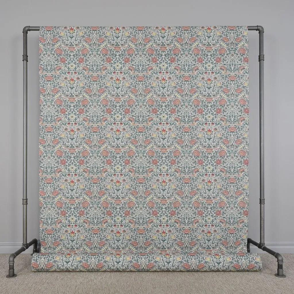 Arts & Crafts Tyger|Gardintyger Mönstrade|Birds and roses petrol tyg