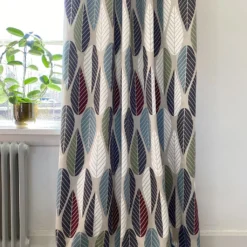 Arvidssons textil Gardiner Mönstrade|Blader vinröd gardiner