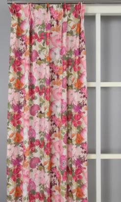 Nordisk Textil Gardiner Mönstrade|Capucine rosa gardiner – Färgstark blommig gardin