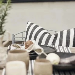 Jakobsdals Mönstrade Kuddfodral|Cruella stripe svart kuddfodral