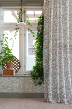 Fondaco Gardiner Mönstrade|Emma grön skira gardiner med blomstermönster 140x250cm