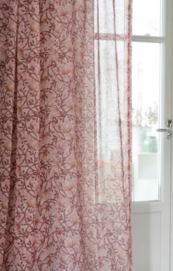 Fondaco Gardiner Mönstrade|Emma rosa skira gardiner med blomstermönster 140x250cm
