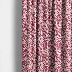 Nordisk Textil Gardiner Mönstrade|Julgardiner|Ester röd gardiner med tidlöst bladmönster