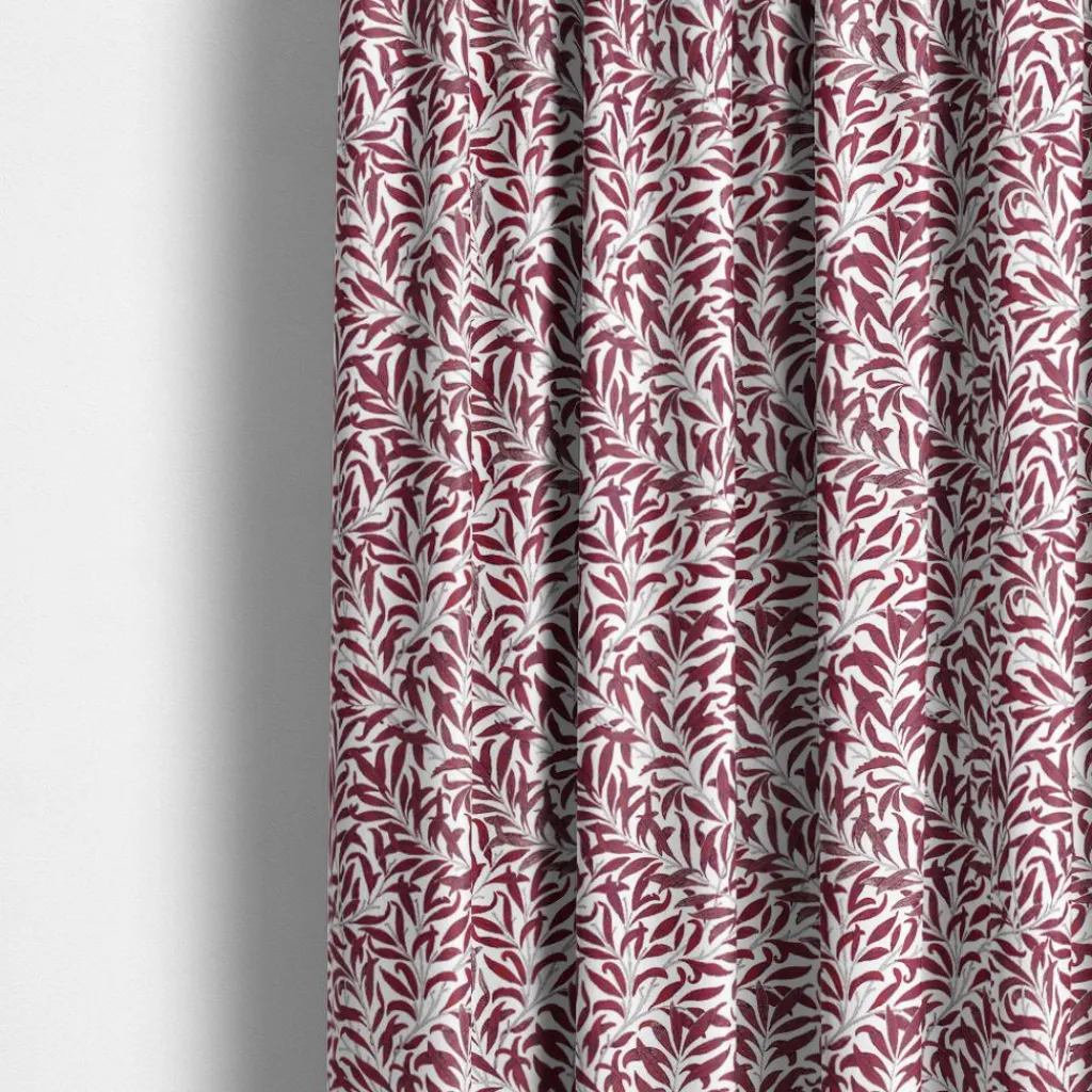 Nordisk Textil Gardiner Mönstrade|Julgardiner|Ester vinröd gardiner med tidlöst bladmönster