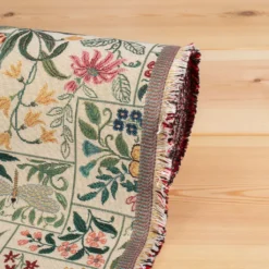 Blommiga Möbeltyger|Mönstrade Möbeltyger|Folklore patch flowers beige möbeltyg
