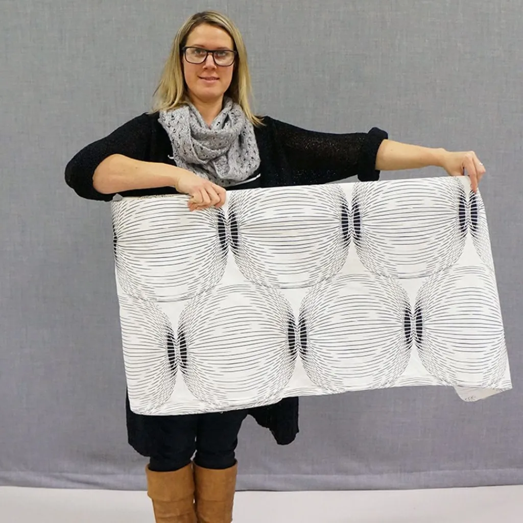 Arvidssons textil Gardinkappor Mönstrade|Rea Gardiner|Fuji svart gardinkappa metervara
