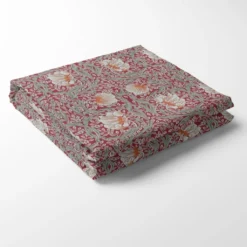 Nordisk Textil Juldukar|Bordsduk|Grace röd bordsduk - Klassisk blommig Arts and Crafts design