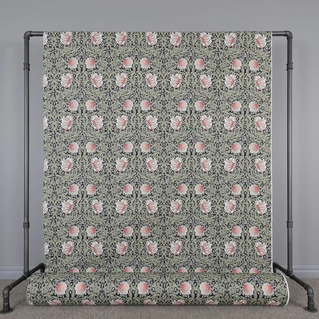 Arts & Crafts Tyger|Gardintyger Mönstrade|Grace svart tyg - Klassisk blommig Arts and Crafts design