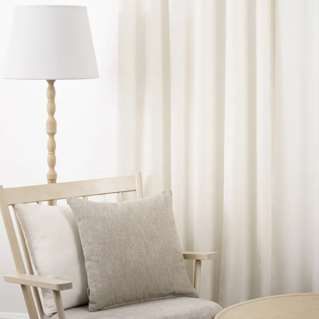 Redlunds Gardiner Enfärgade|James offwhite gardiner – Modern linne-look med lyxigt fall