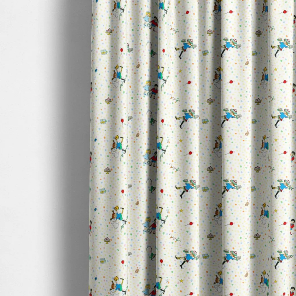 Barn Arvidssons textil Gardintyger Mönstrade|Barnmönster|Kalas hos Pippi tyg