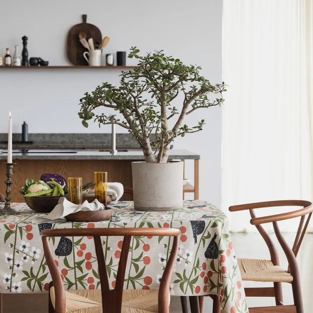 Almedahls Bordsduk|Körsbärsträdgården beige bordsduk -