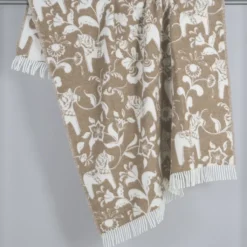 Arvidssons textil Ullplädar|Leksand beige ullpläd 130x170 cm – dalahästar i 100% ull