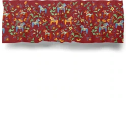 Arvidssons textil Gardinkappor Mönstrade|Julgardiner|Leksand bård röd gardinkappa metervara med traditionellt dalahästtryck