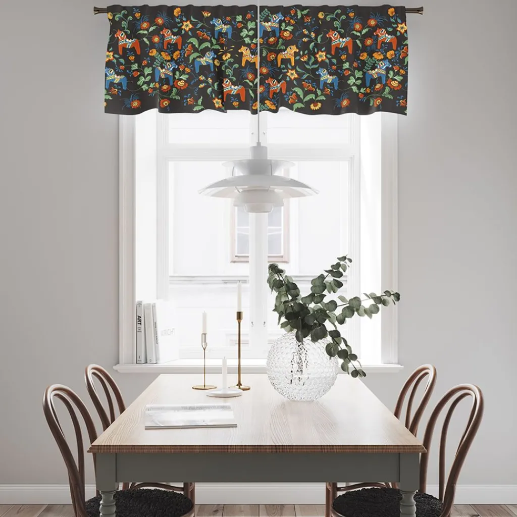 Arvidssons textil Gardinkappor Mönstrade|Leksand bård svart gardinkappa metervara med traditionellt dalahästtryck