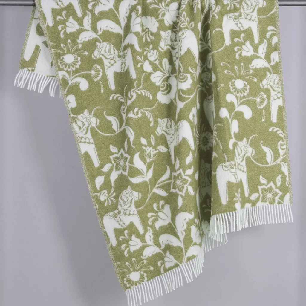 Arvidssons textil Ullplädar|Leksand grön ullpläd 130x170 cm – dalahästar i 100% ull