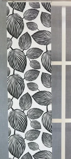 Arvidssons textil Panelgardiner|Lyckans blad vit-svart panelgardiner