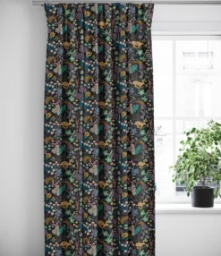 Arvidssons textil Gardiner Mönstrade|Lyckeflykt svart gardiner
