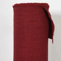 Nordisk Textil Gardintyger Enfärgade|Milo vinröd gardintyg - Stilrent med fin struktur