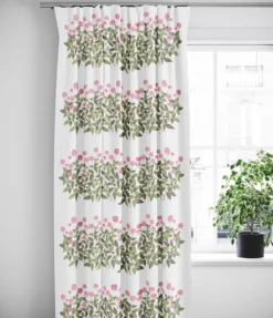 Arvidssons textil Gardiner Mönstrade|Ängsmark rosa gardiner