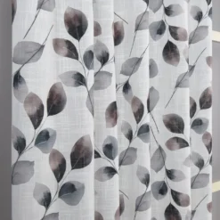 Nordisk Textil Gardiner Mönstrade|Odelia gardin – elegant bladmönstrad gardin i mjuka naturtoner
