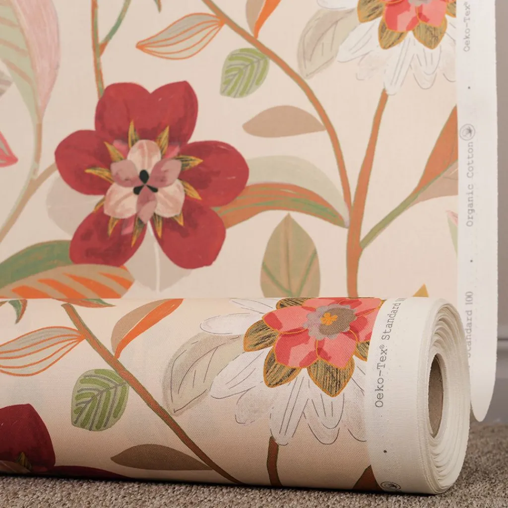 Gardintyger Mönstrade|Paths tyg - ett tyg med blomster i varm färgskala