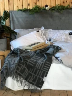 Almedahls Ullplädar|Pickepin grå ullpläd -