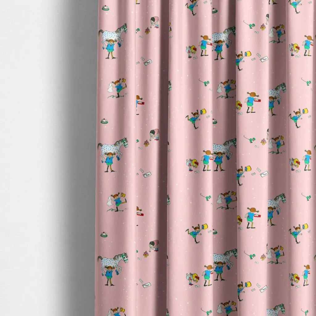 Barn Arvidssons textil Gardintyger Mönstrade|Barnmönster|Pippi med vänner rosa tyg