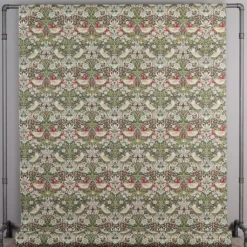 Nordisk Textil Arts & Crafts Tyger|Gardintyger Mönstrade|Strawberry bird grön-blå tyg