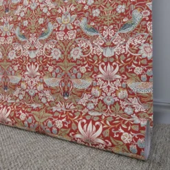 Arts & Crafts Tyger|Gardintyger Mönstrade|Strawberry bird röd tyg