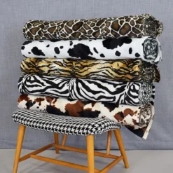Velbour|Velboa gulton zebra tyg – mjukt zebramönster